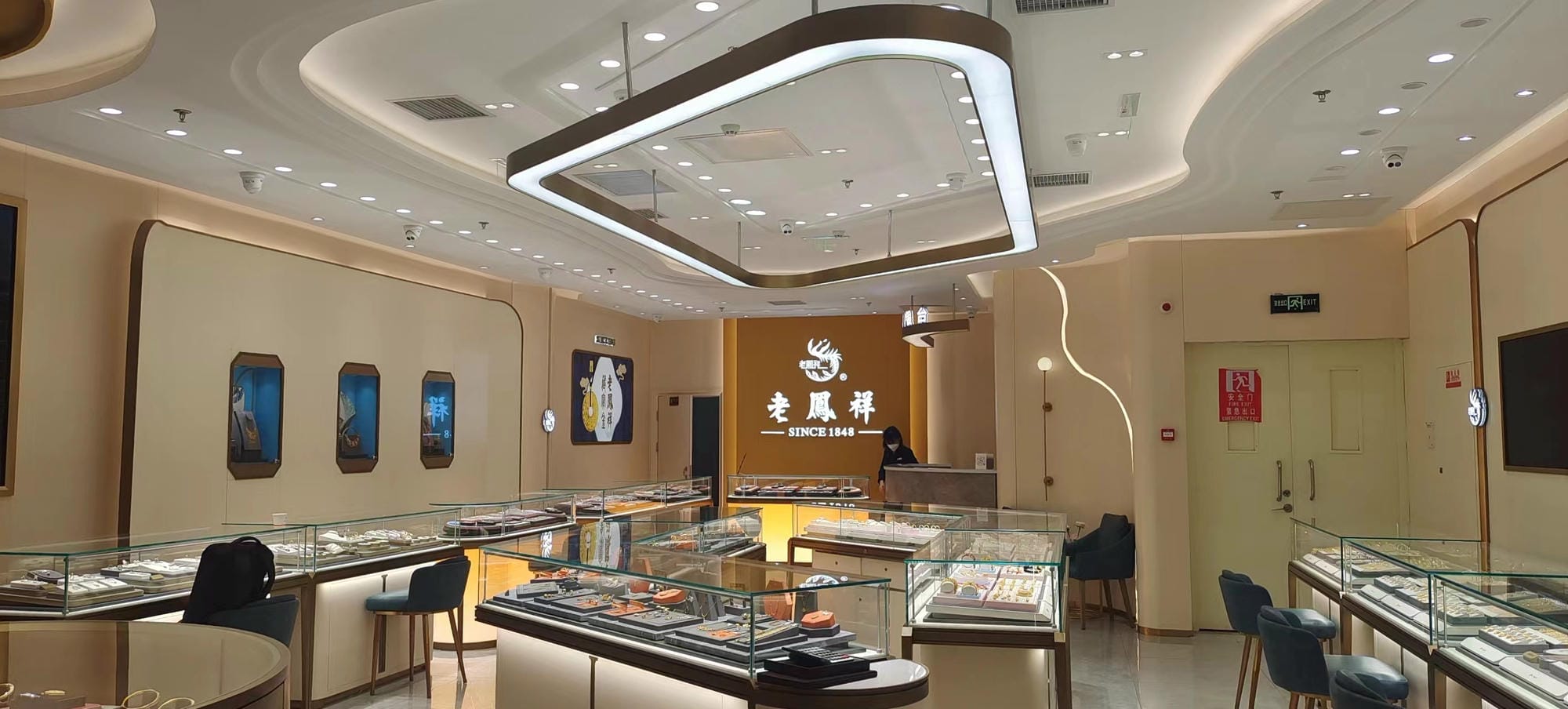 北京蓝色港湾老凤祥藏宝金珠宝照明案例