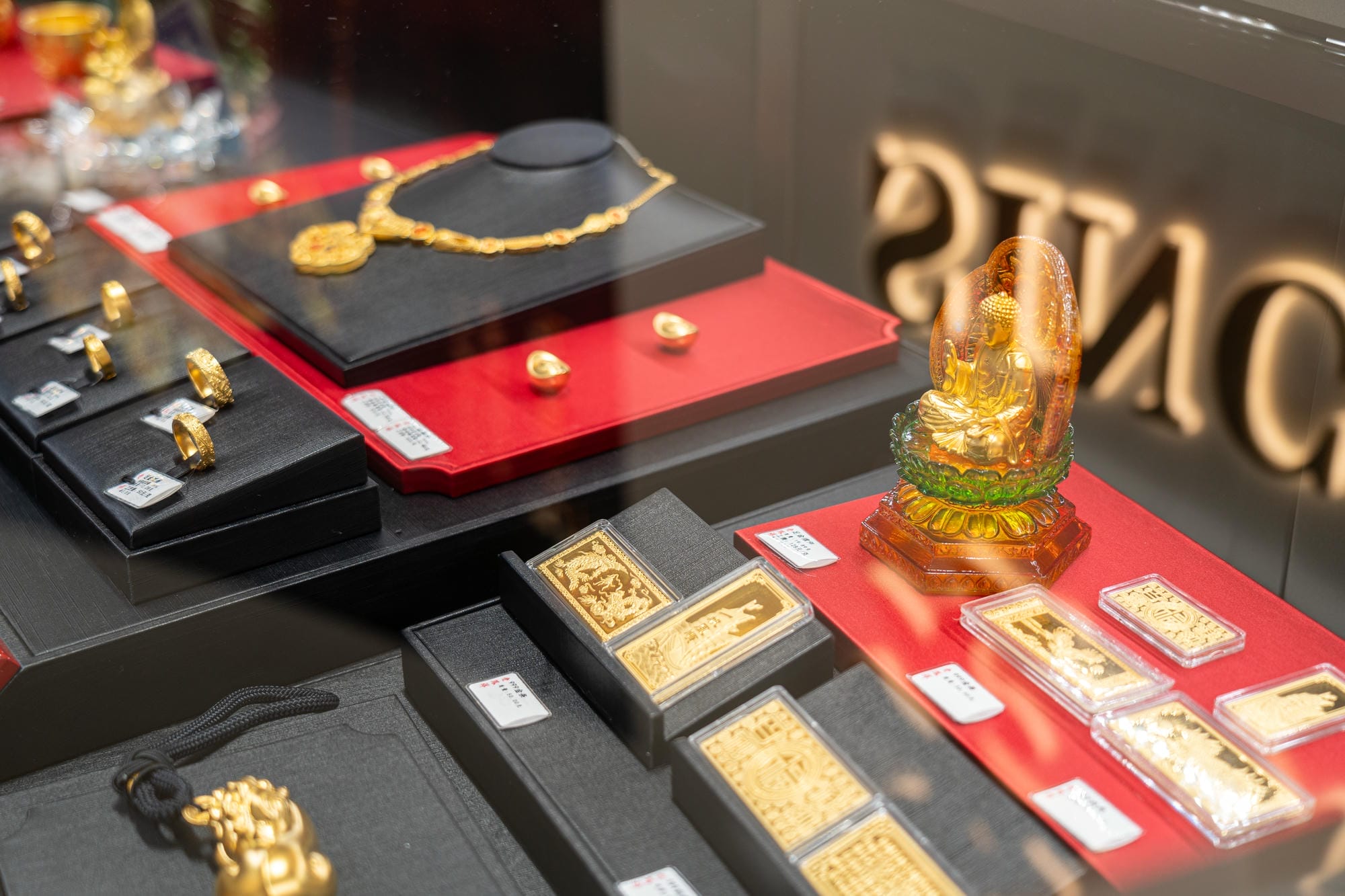 河南郑州老凤祥（亚细亚广场）珠宝照明案例