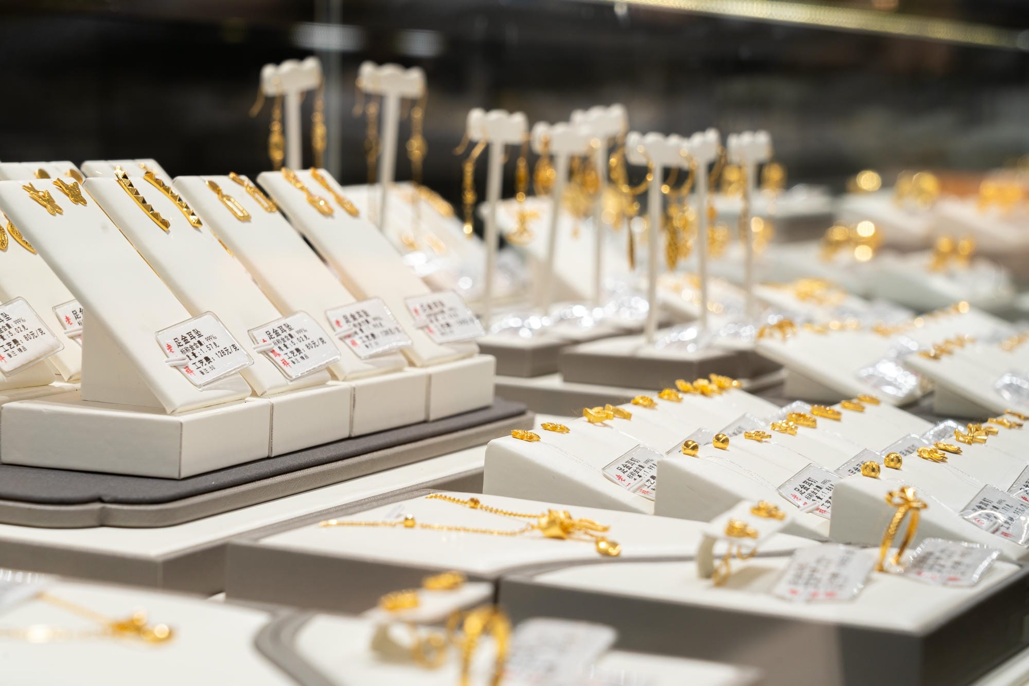 河南郑州老凤祥（亚细亚广场）珠宝照明案例