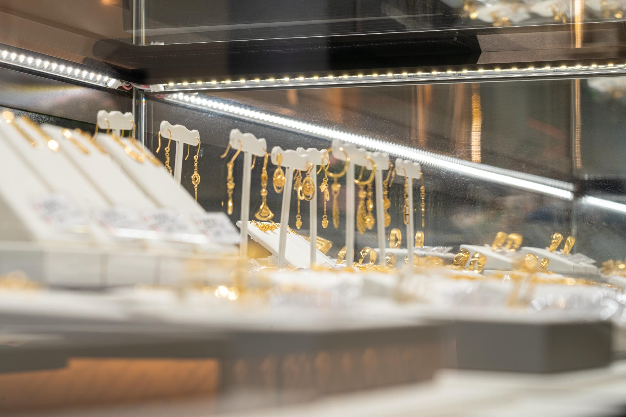 河南郑州老凤祥（亚细亚广场）珠宝照明案例