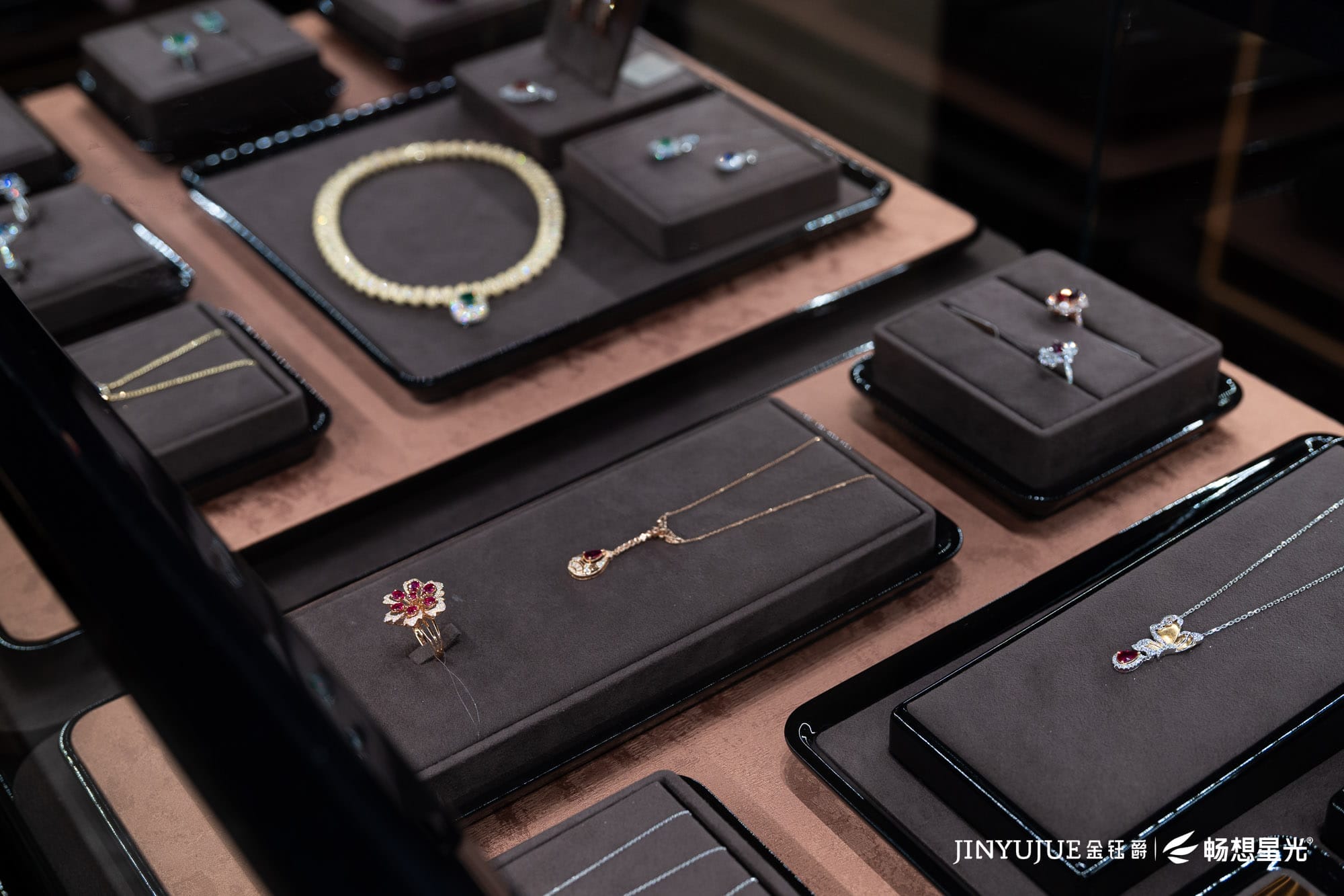 金钰爵珠宝照明案例：用光影科技重构高端珠宝美学体验
