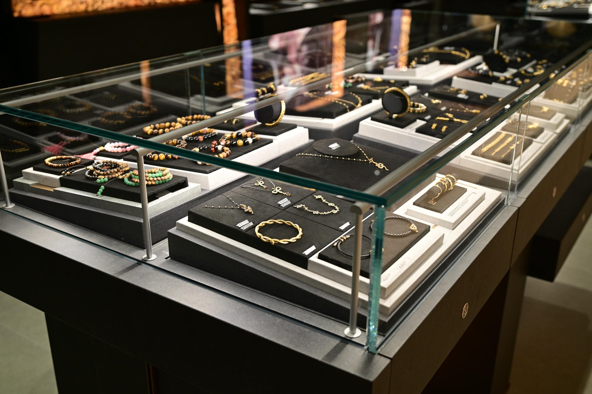 合肥银泰in77独白MONOLOGUE珠宝照明案例