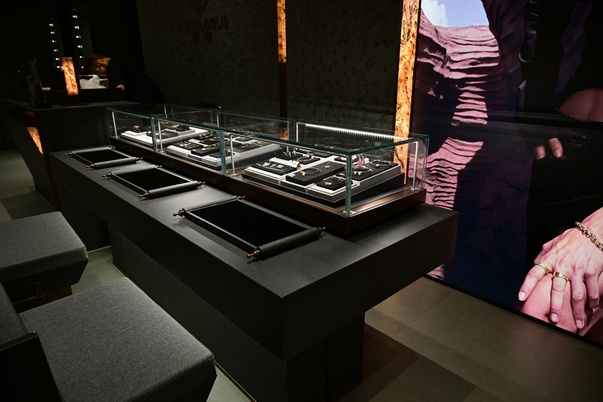 合肥银泰in77独白MONOLOGUE珠宝照明案例