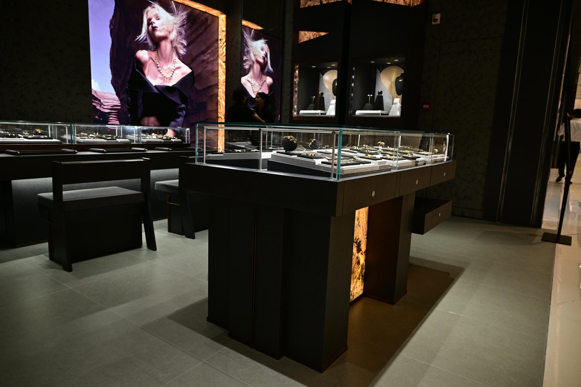 合肥银泰in77独白MONOLOGUE珠宝照明案例